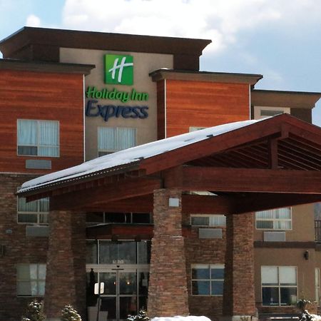 Holiday Inn Express Golden-Kicking Horse By Ihg Екстер'єр фото