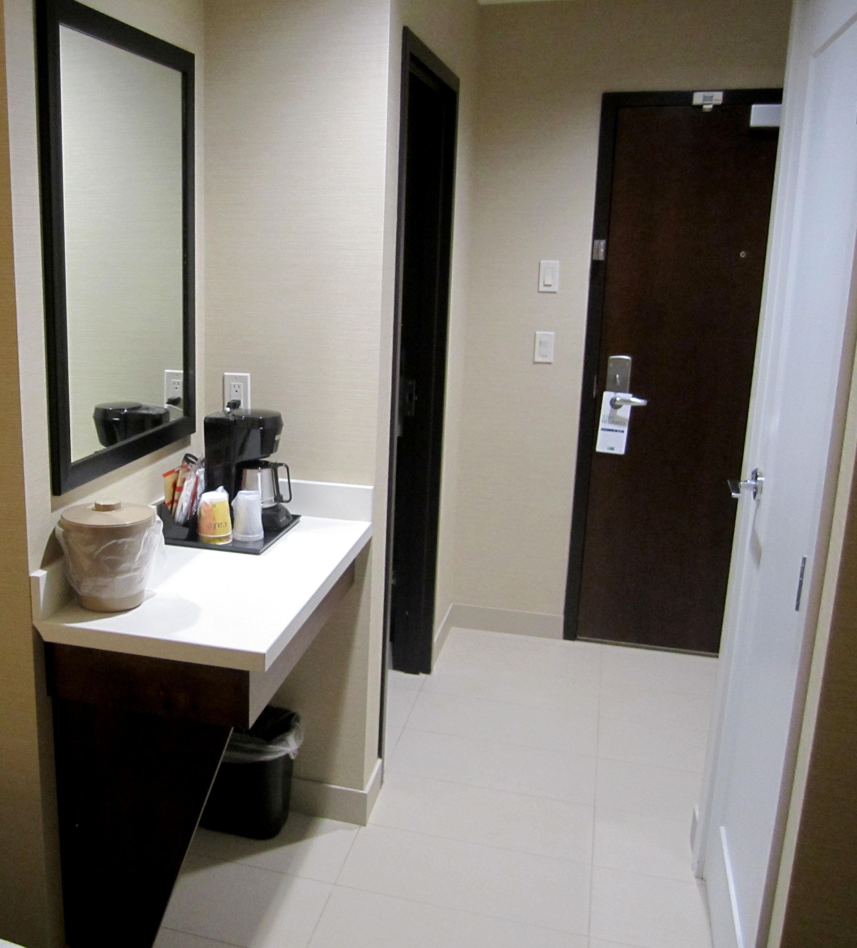 Holiday Inn Express Golden-Kicking Horse By Ihg Екстер'єр фото