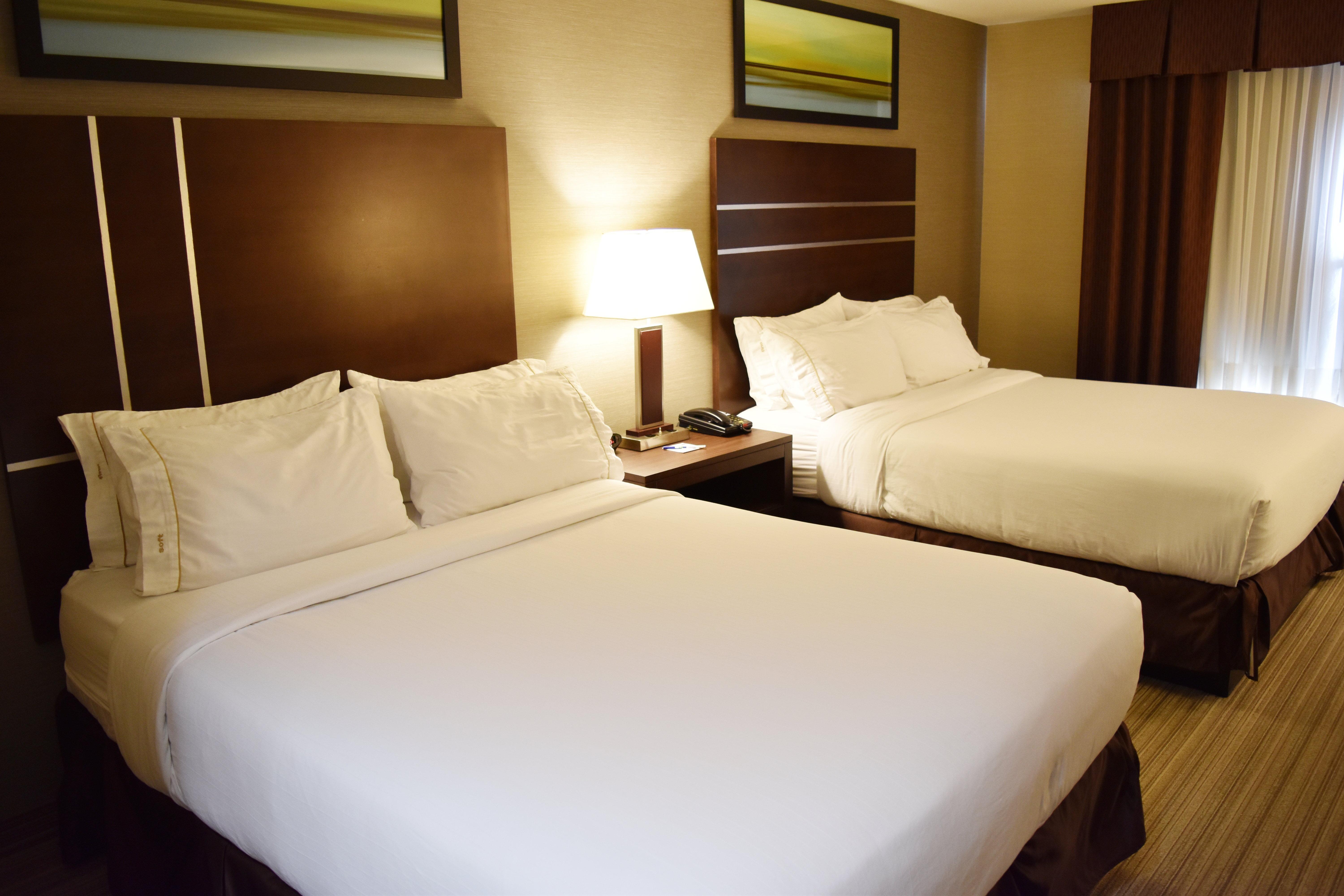 Holiday Inn Express Golden-Kicking Horse By Ihg Екстер'єр фото