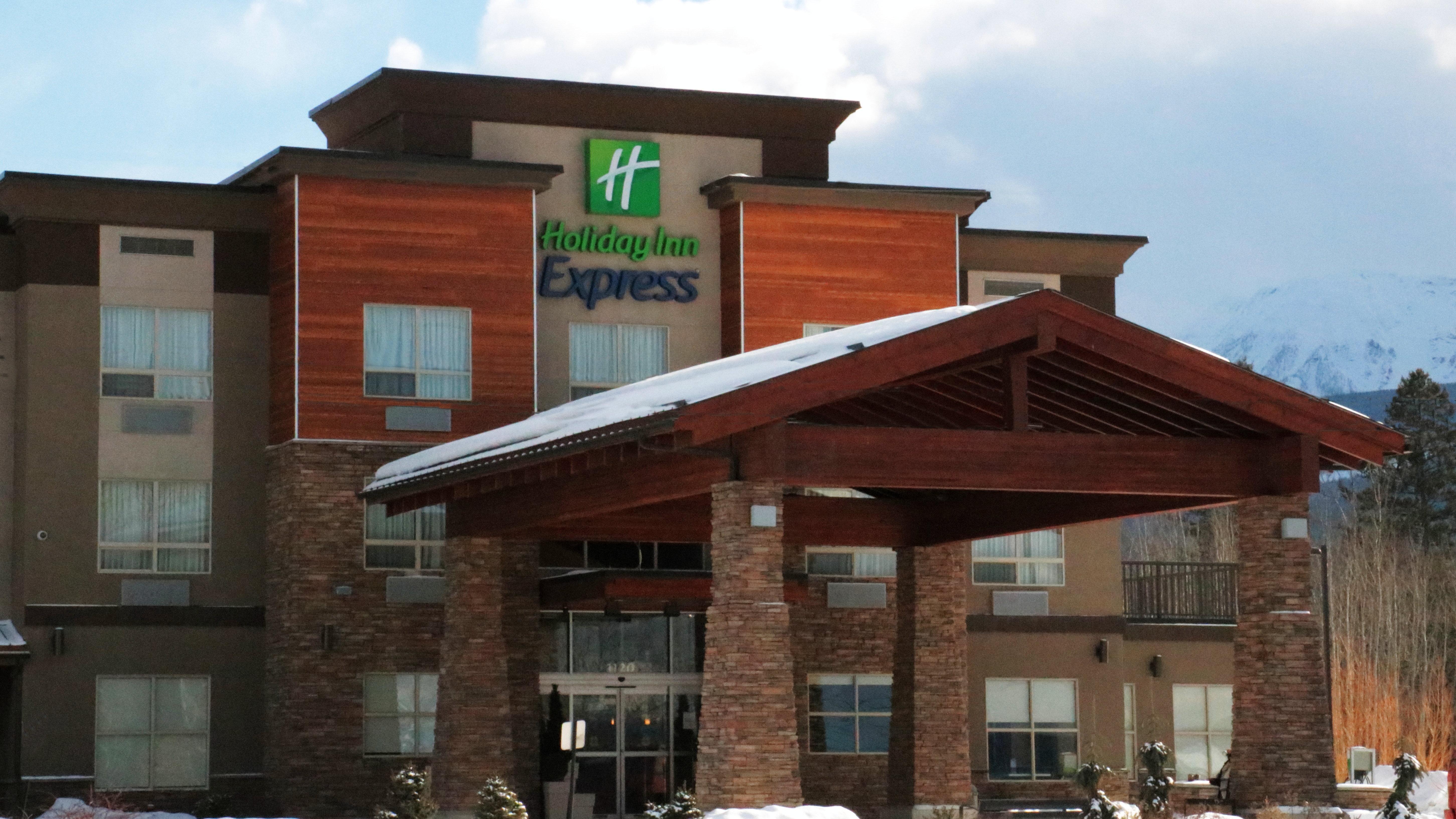 Holiday Inn Express Golden-Kicking Horse By Ihg Екстер'єр фото