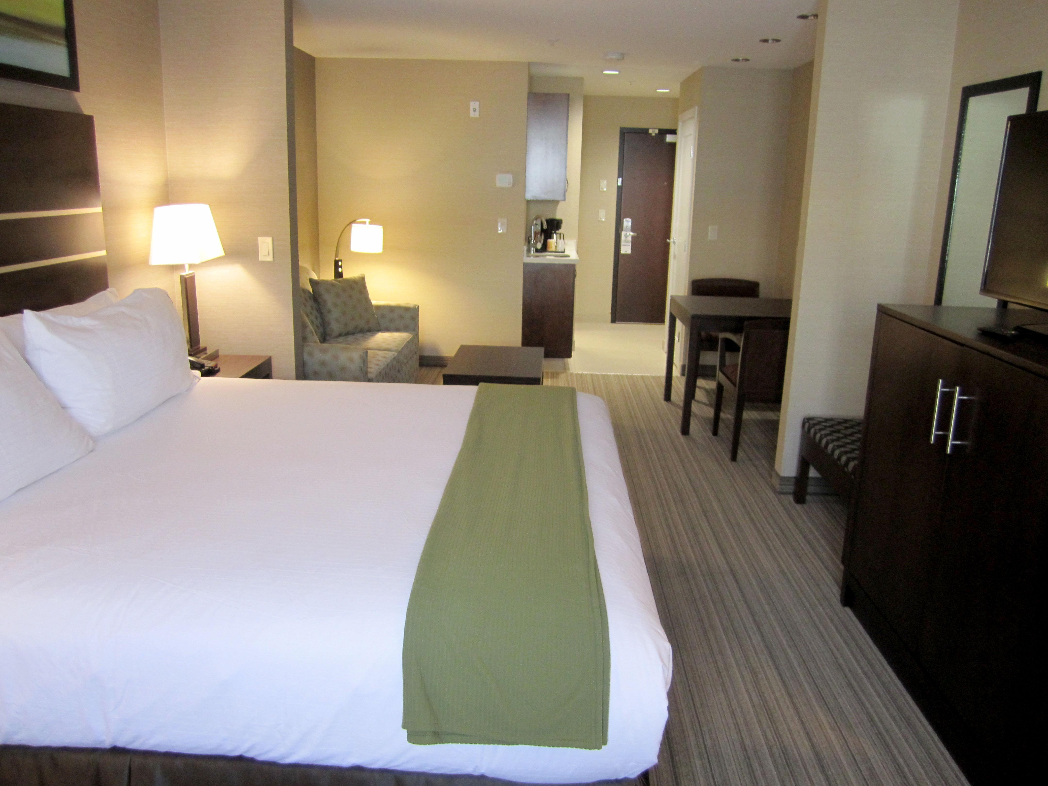 Holiday Inn Express Golden-Kicking Horse By Ihg Екстер'єр фото