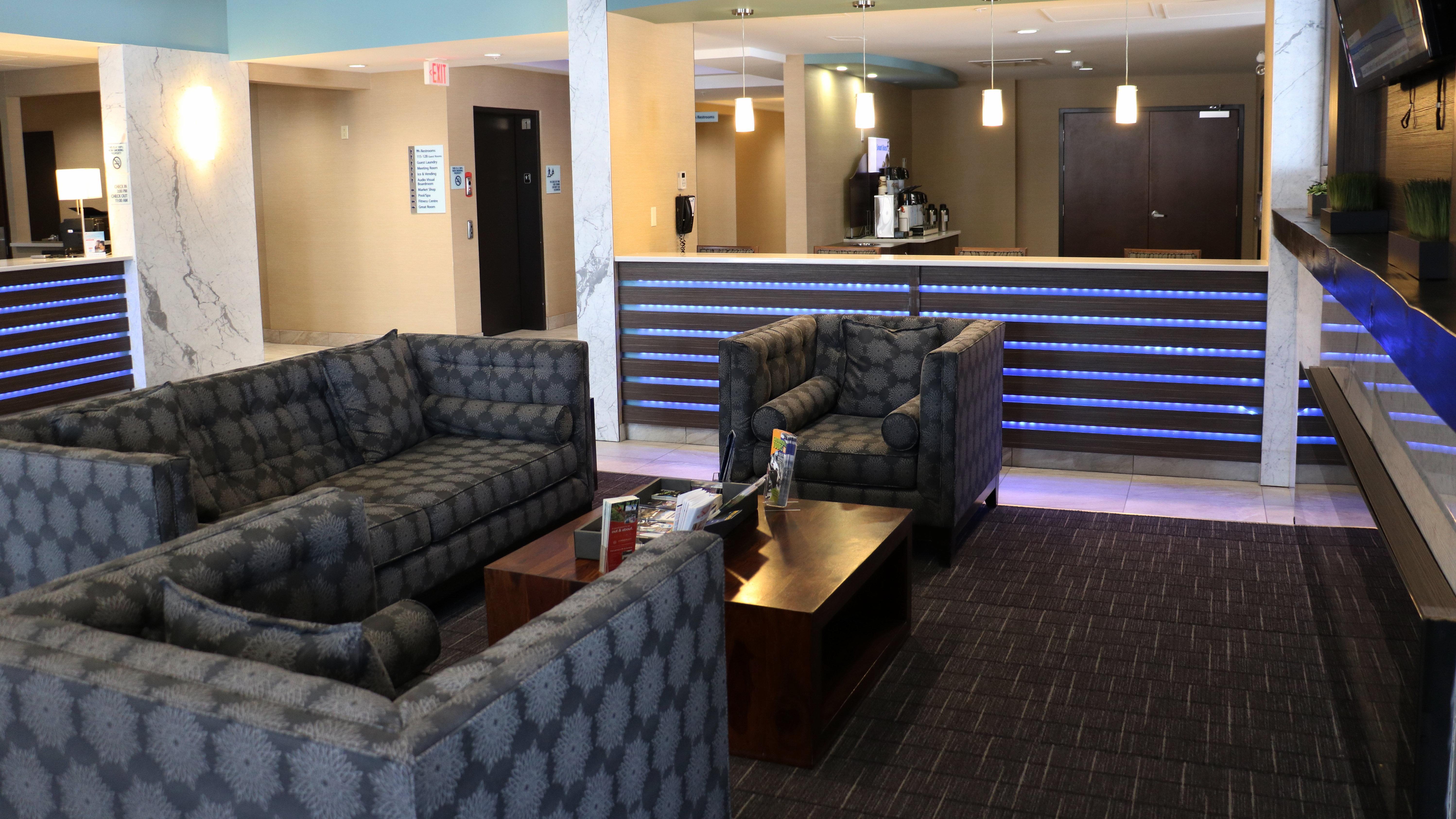 Holiday Inn Express Golden-Kicking Horse By Ihg Екстер'єр фото