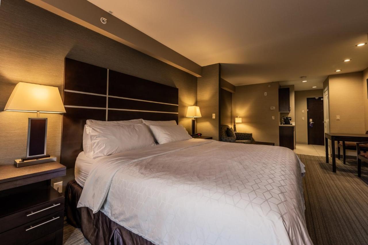 Holiday Inn Express Golden-Kicking Horse By Ihg Екстер'єр фото