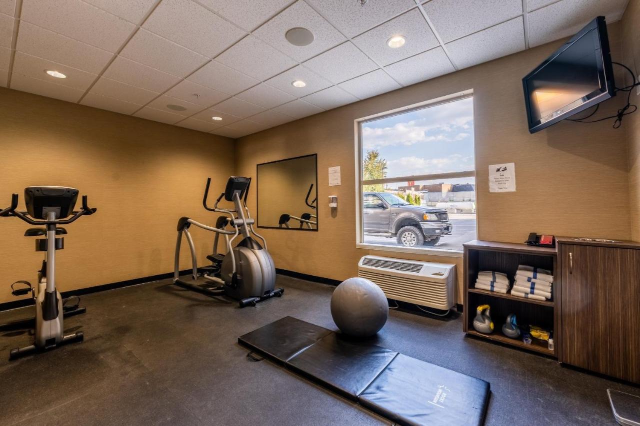 Holiday Inn Express Golden-Kicking Horse By Ihg Екстер'єр фото