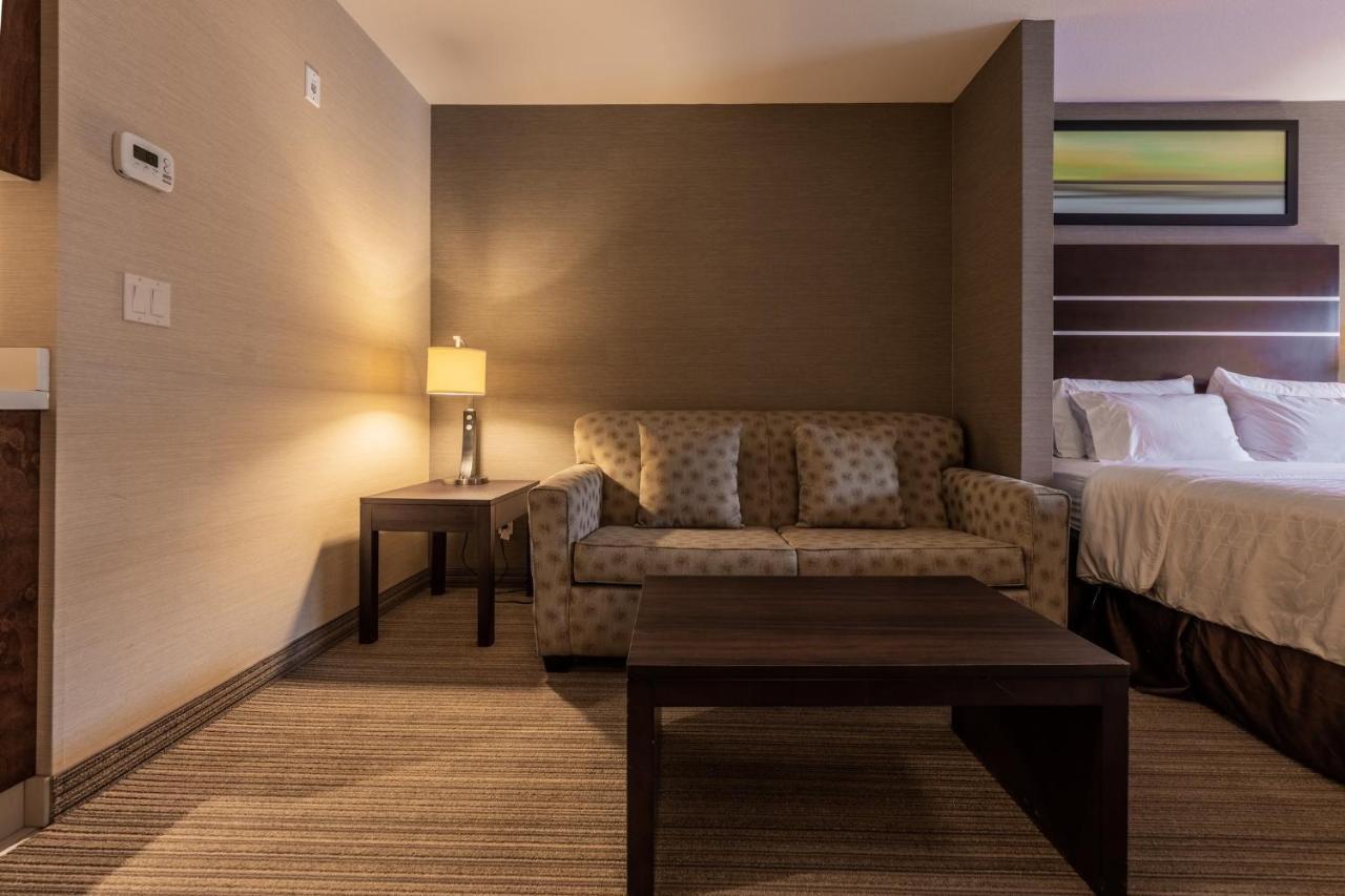 Holiday Inn Express Golden-Kicking Horse By Ihg Екстер'єр фото