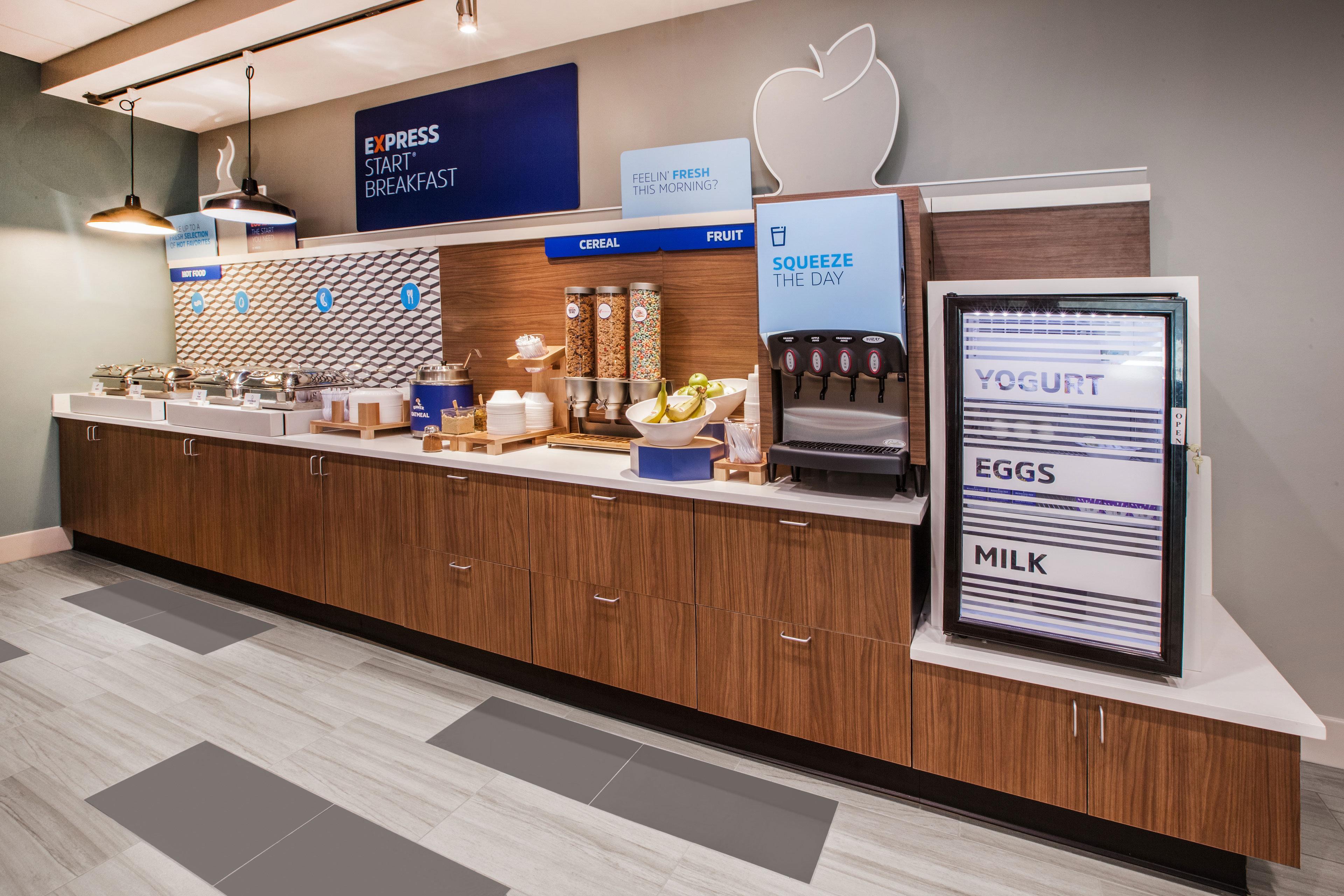 Holiday Inn Express Golden-Kicking Horse By Ihg Екстер'єр фото