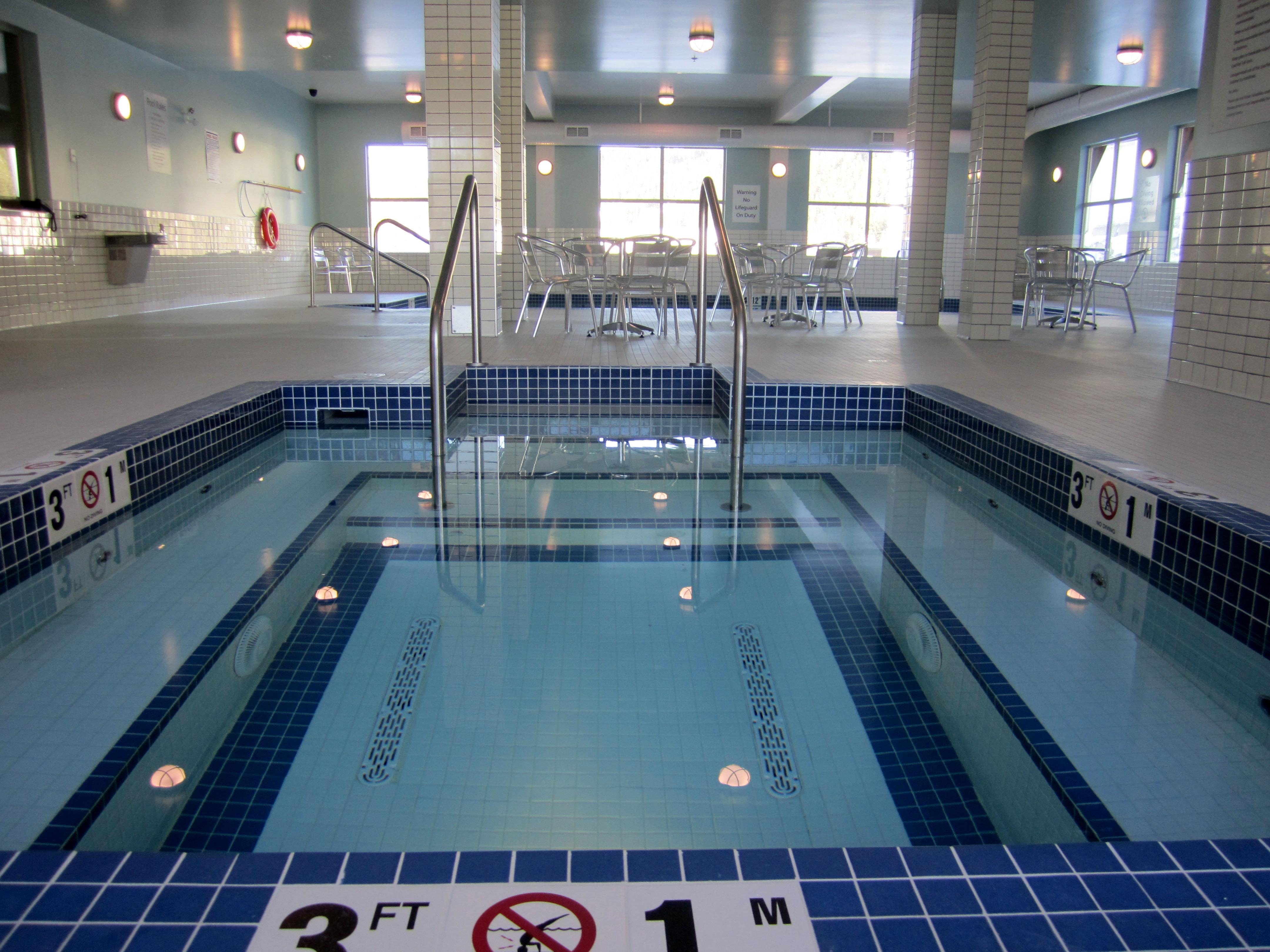 Holiday Inn Express Golden-Kicking Horse By Ihg Екстер'єр фото