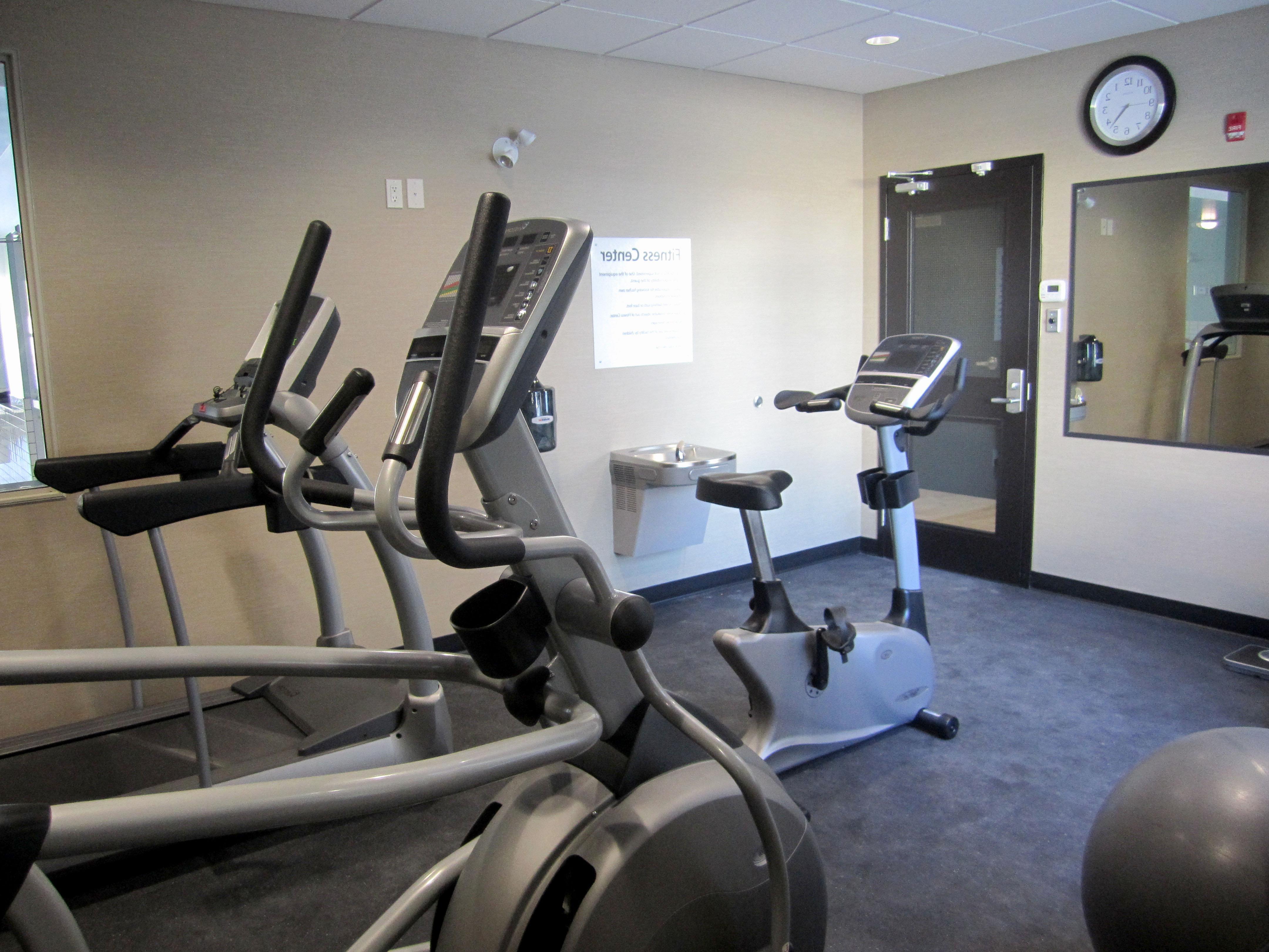 Holiday Inn Express Golden-Kicking Horse By Ihg Екстер'єр фото