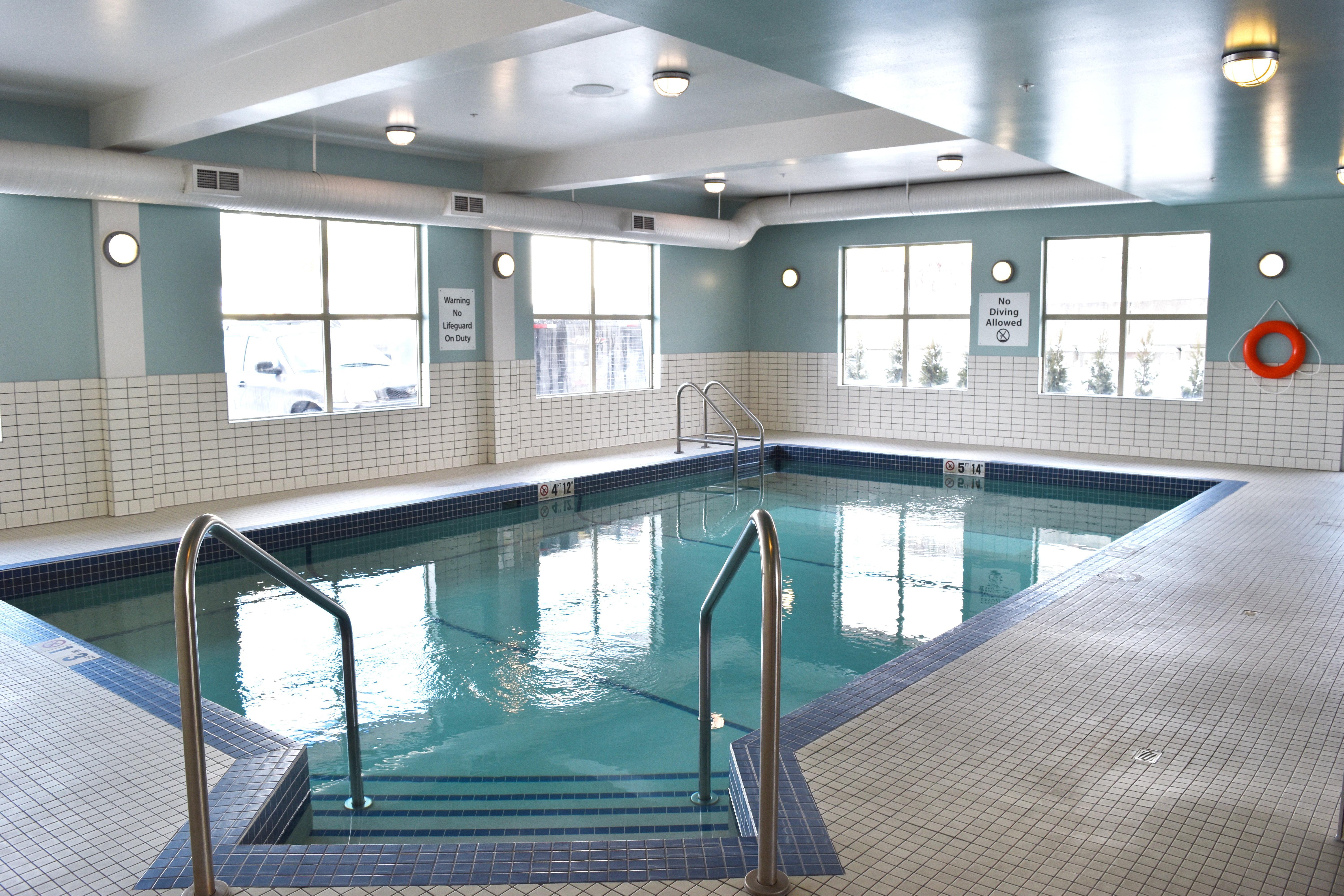 Holiday Inn Express Golden-Kicking Horse By Ihg Екстер'єр фото