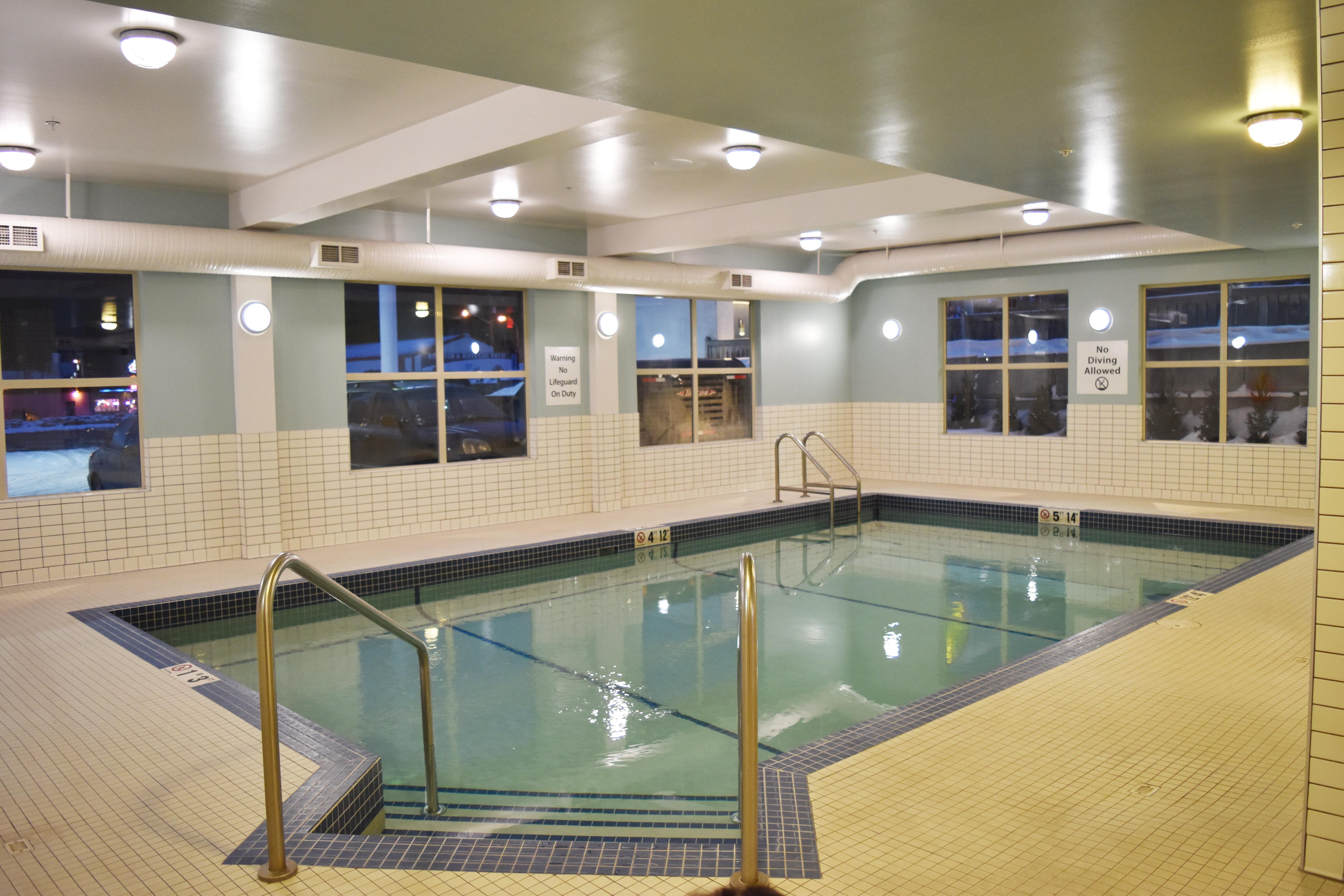 Holiday Inn Express Golden-Kicking Horse By Ihg Екстер'єр фото