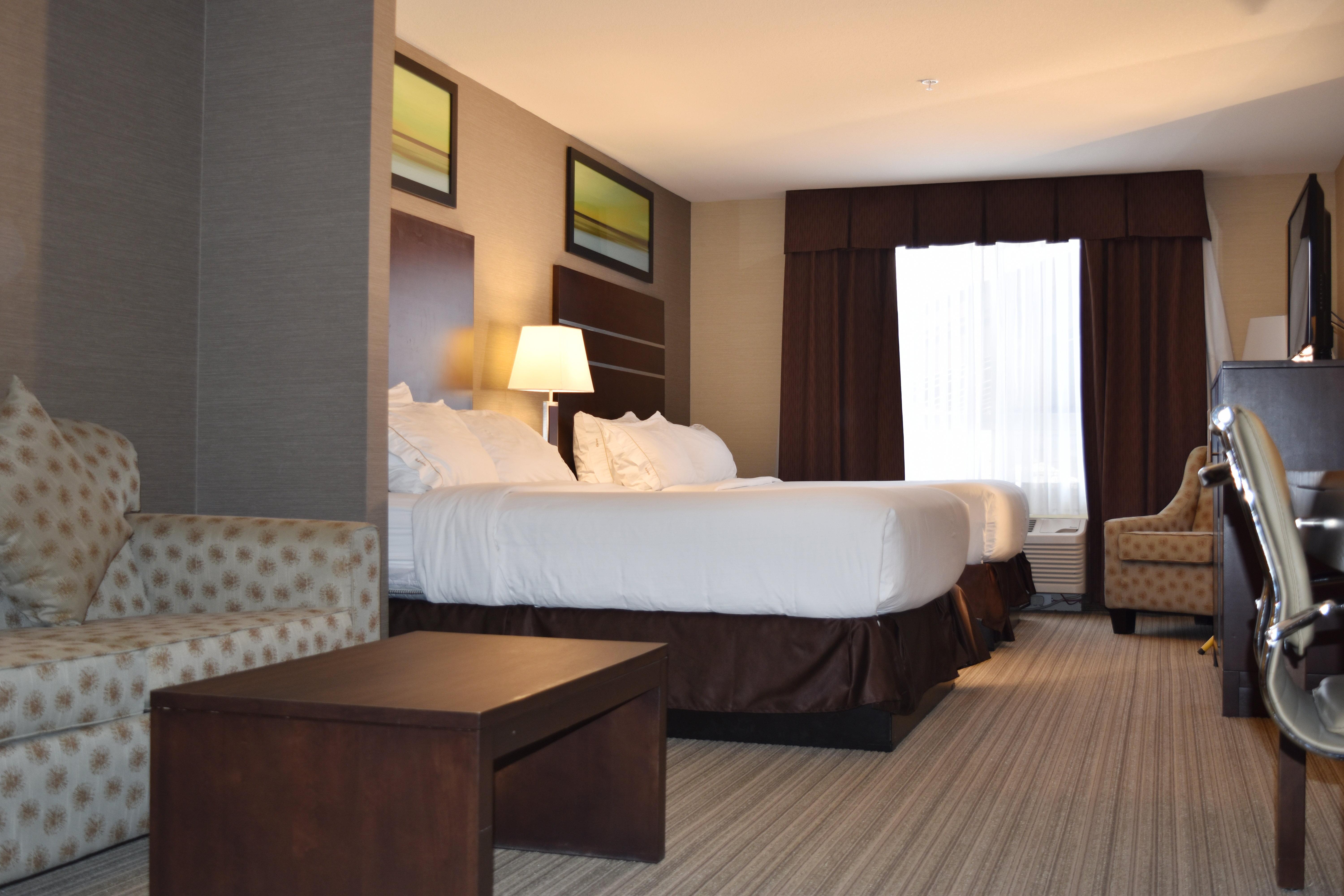 Holiday Inn Express Golden-Kicking Horse By Ihg Екстер'єр фото