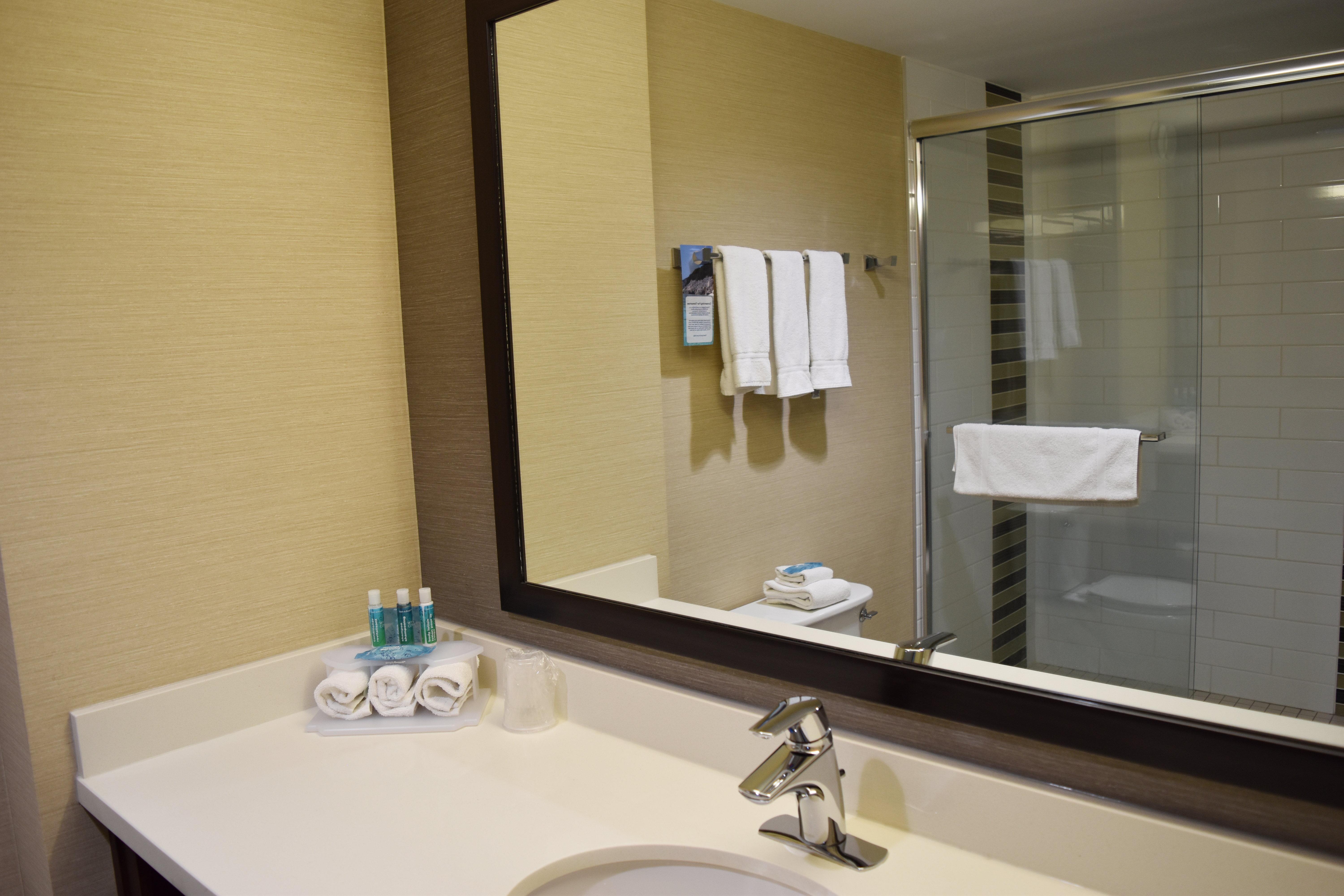 Holiday Inn Express Golden-Kicking Horse By Ihg Екстер'єр фото