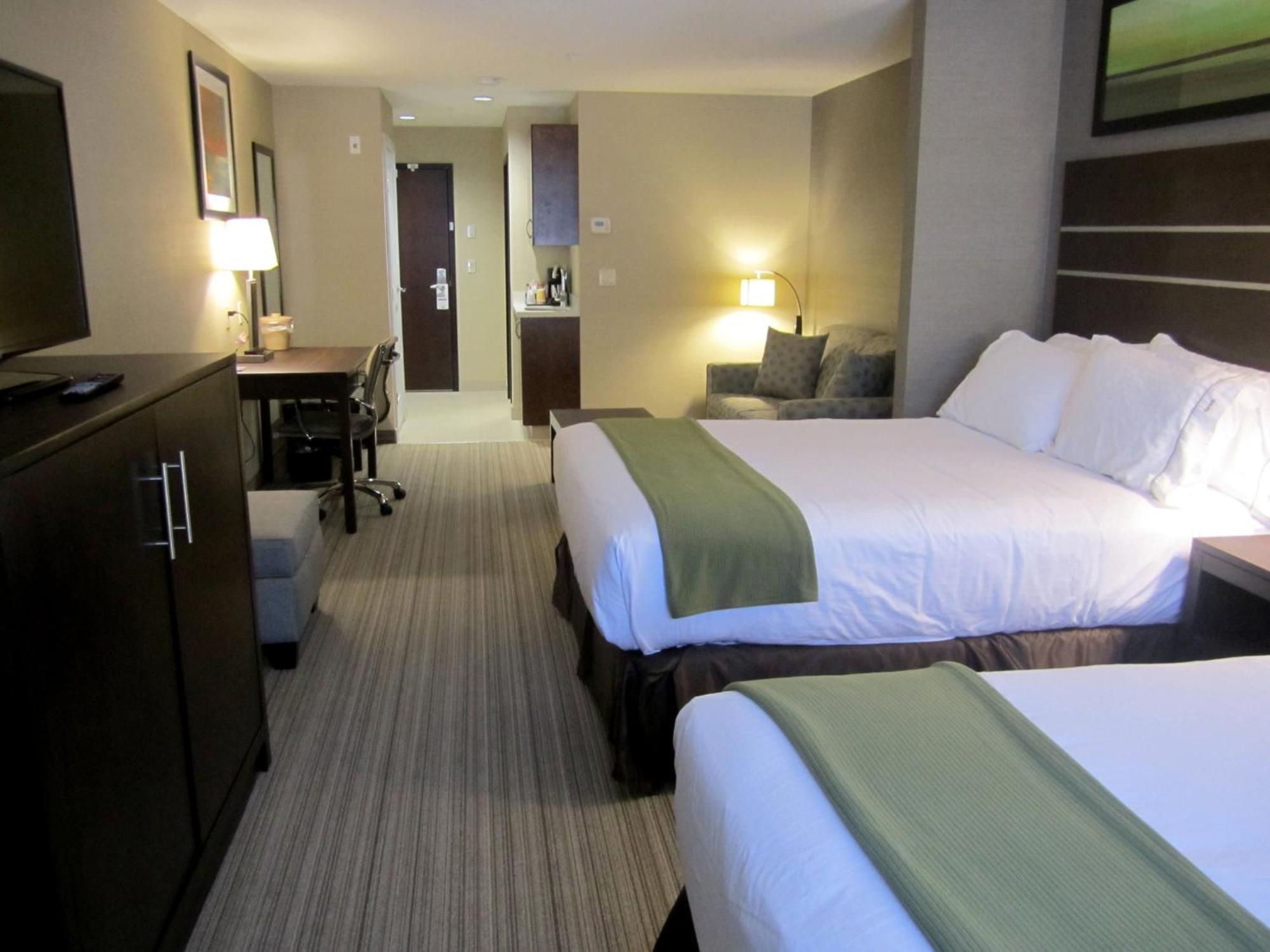 Holiday Inn Express Golden-Kicking Horse By Ihg Екстер'єр фото