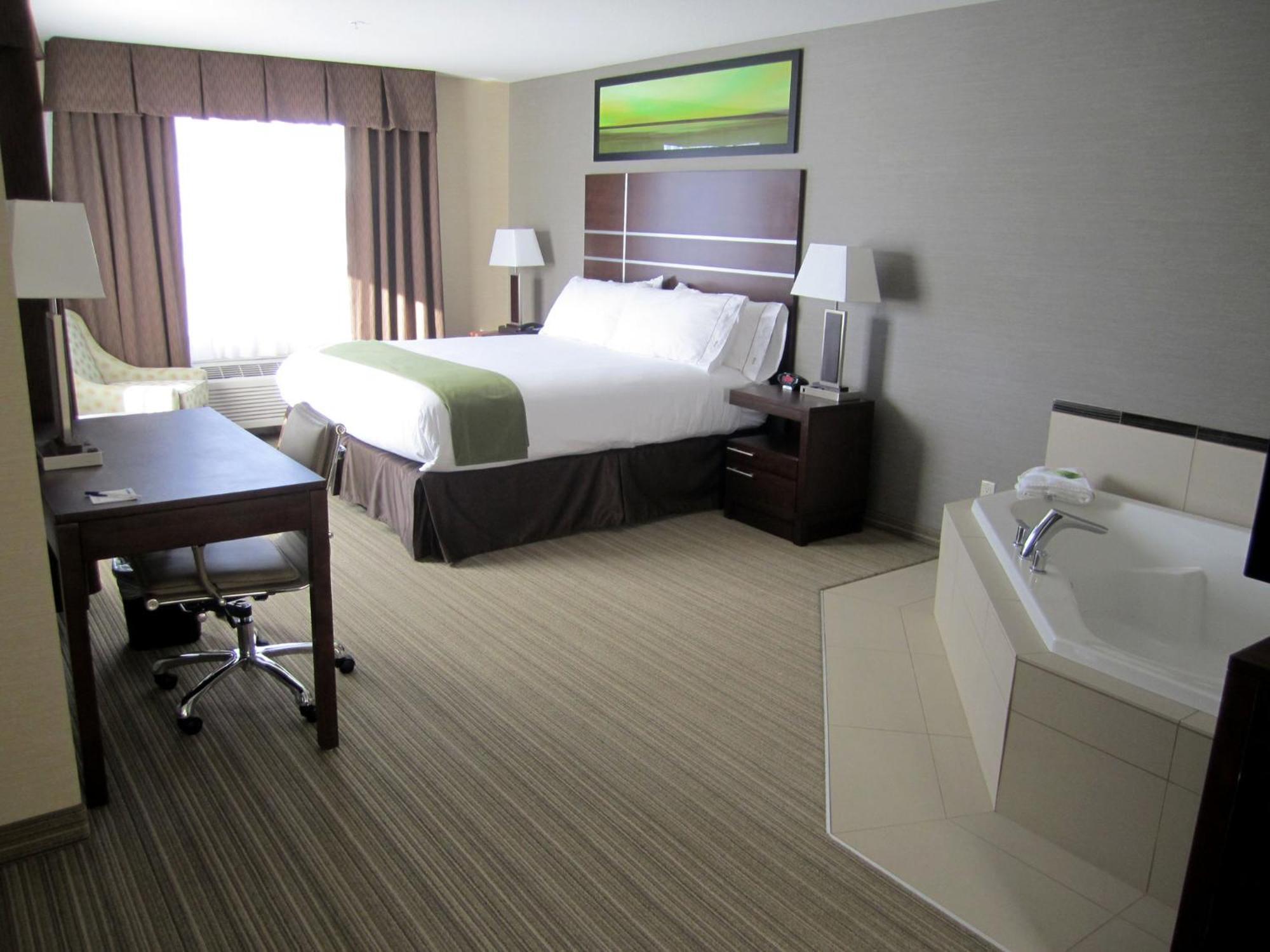 Holiday Inn Express Golden-Kicking Horse By Ihg Екстер'єр фото