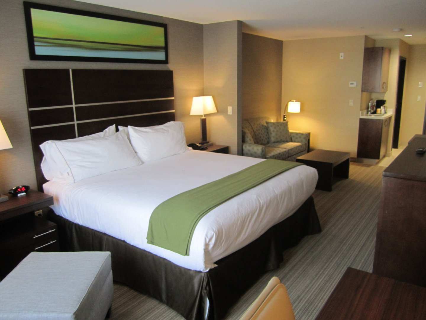 Holiday Inn Express Golden-Kicking Horse By Ihg Екстер'єр фото